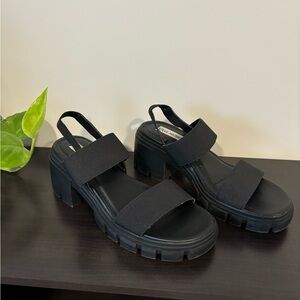Steve Madden chunky black platform sandals size 9